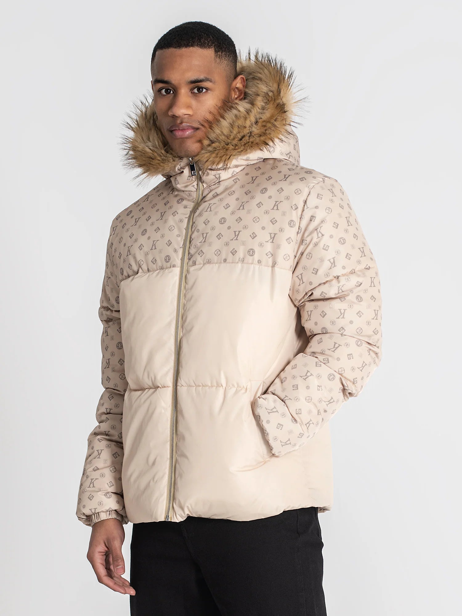 GIANNI KAVANAGH ,Cazadora Plumífero Negra Logomania GKM006986 Beige.