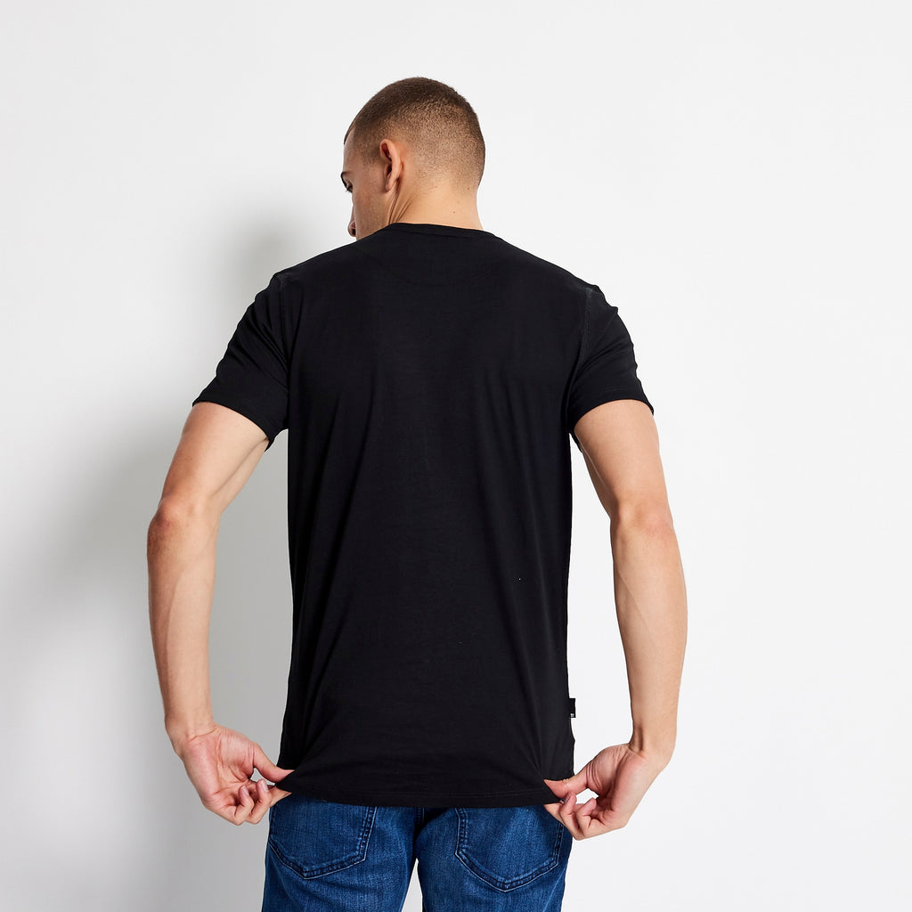 Eleven Degrees 11º Camiseta Estampada Con Logo En Los Puños - Negro / Azteca 11D215-1158.