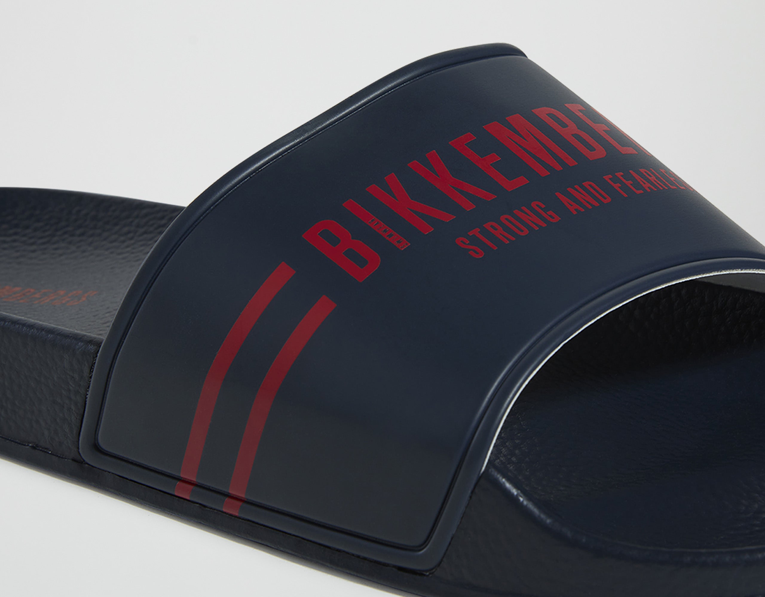 CHANCLAS BIKKEMBERGS. COLOR AZUL MARINO..
