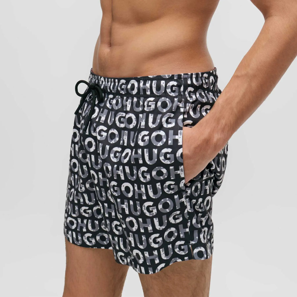 HUGO BOSS  Bañador HUGO Monogram Logo negro blanco 50474322-002.