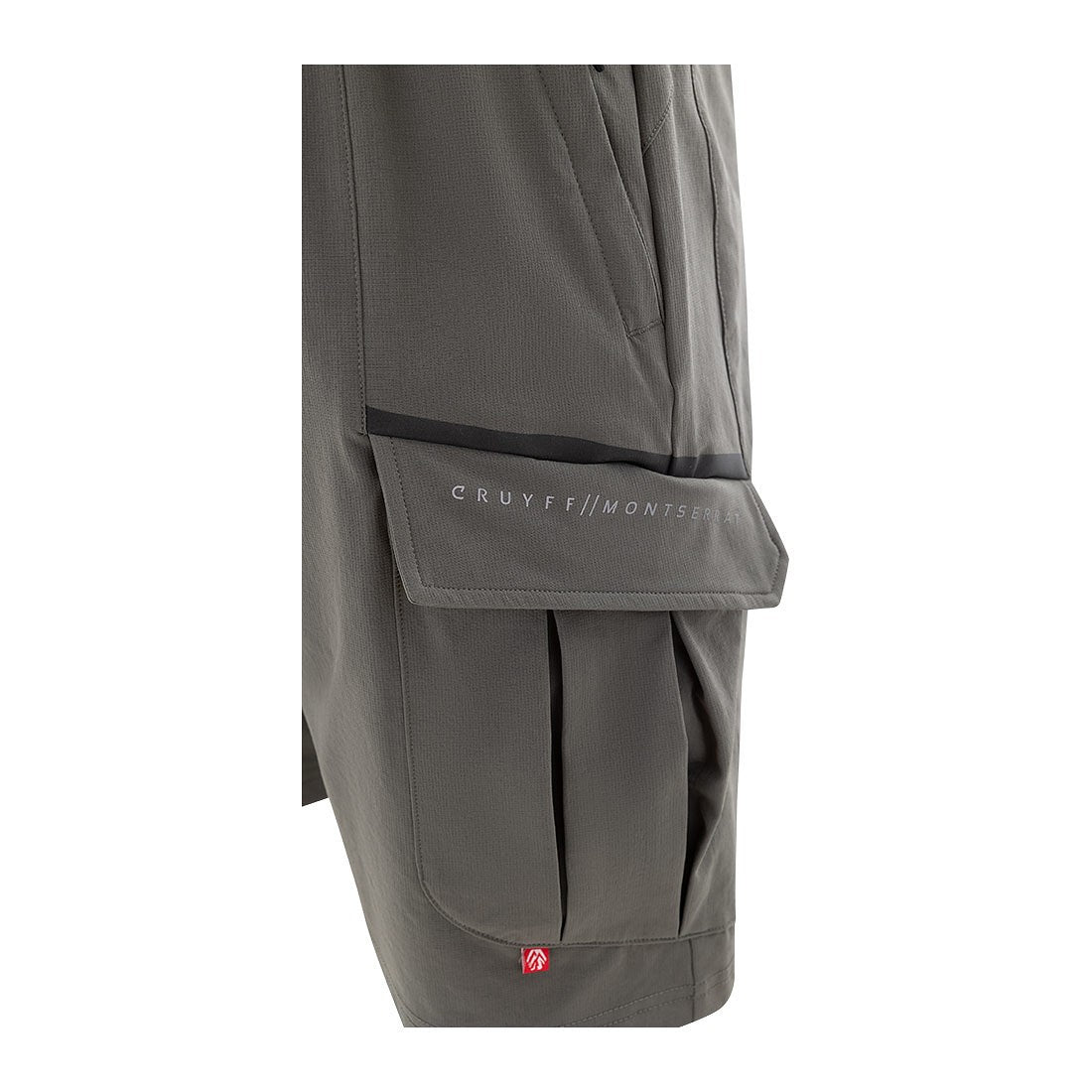 Cruyff  Short Hombre  Modelo Core Tech Cargo Short CSA241816-507 Dark.