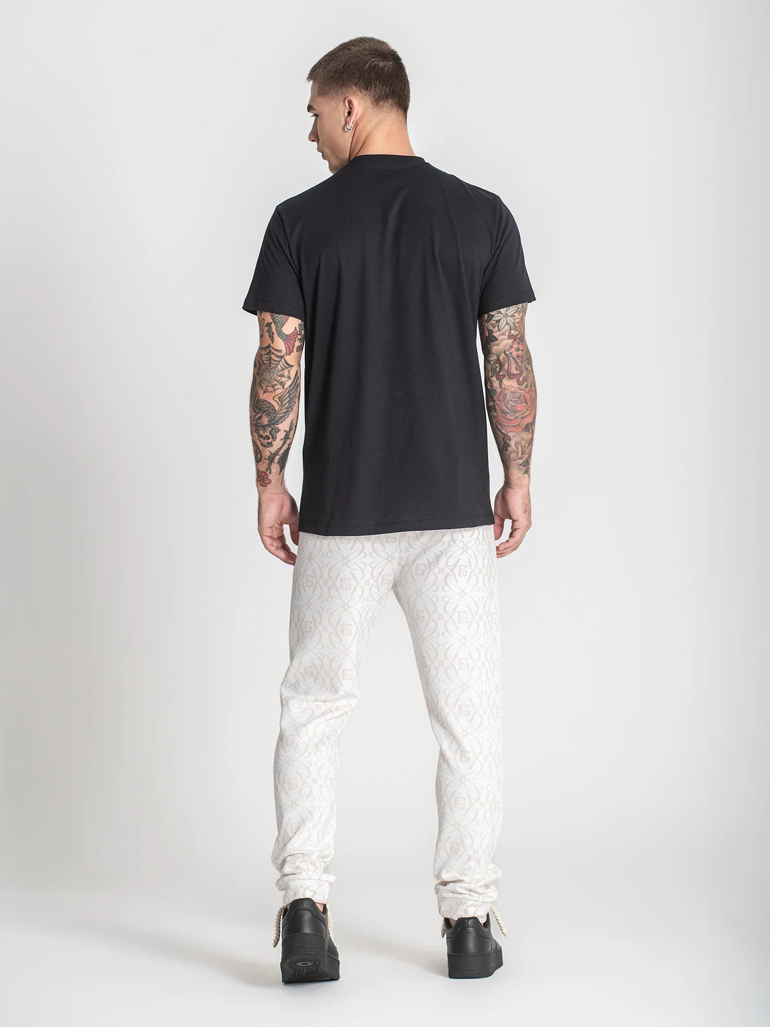 GIANNI KAVANAGH CAMISETA NEGRA SHOWSTOPPER DIAMOND GKM006560 HOMBRE.