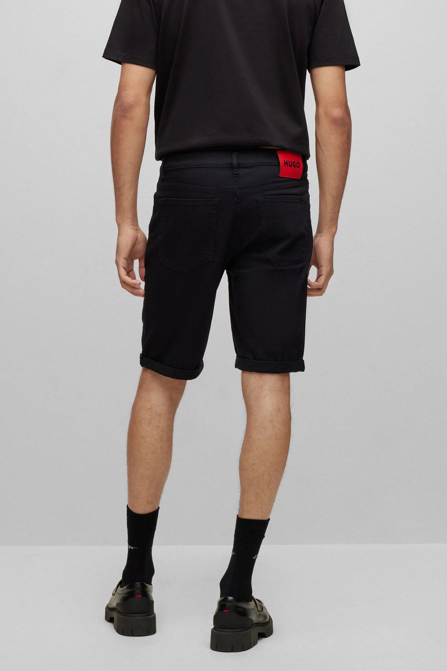 HUGO BOSS  Bermuda Hombre  Color Negro 50489821-001..