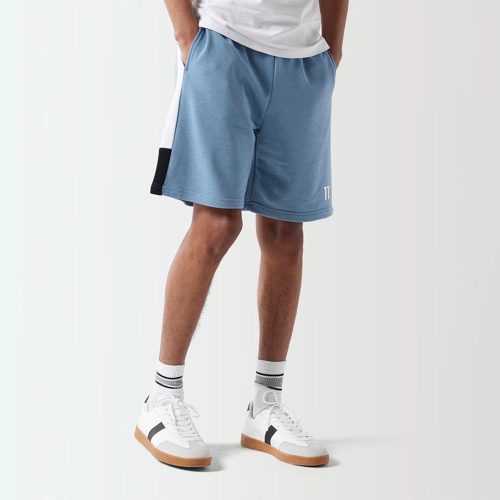 ELEVEN DEGREES SHORT HOMBRE CON CNTA 11D3705-1109.