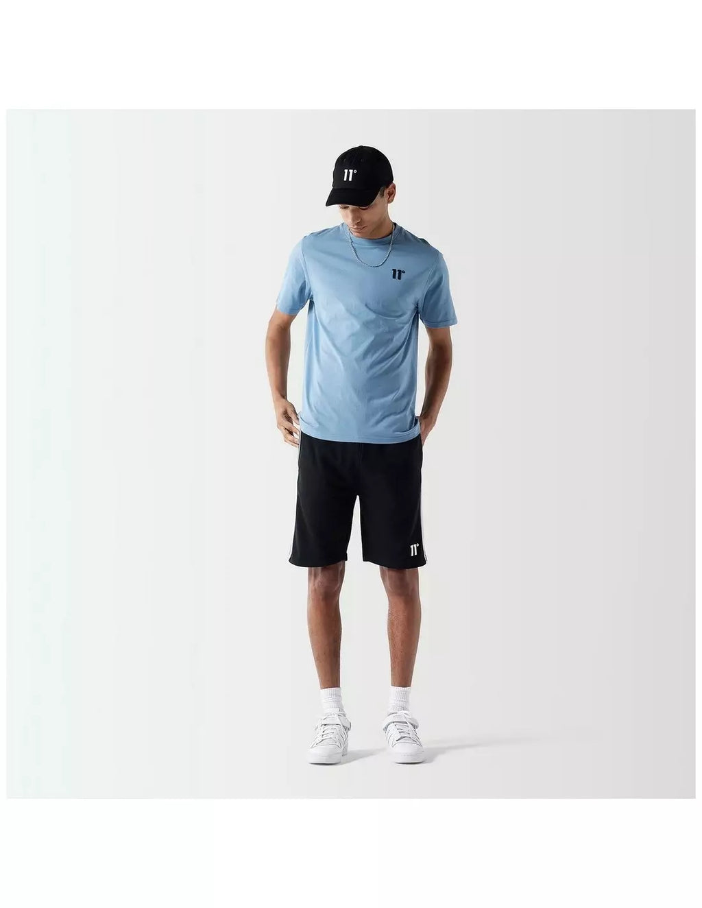 ELEVEN DEGREES SHORT HOMBRE CON CNTA 11D3889-047 Negro..