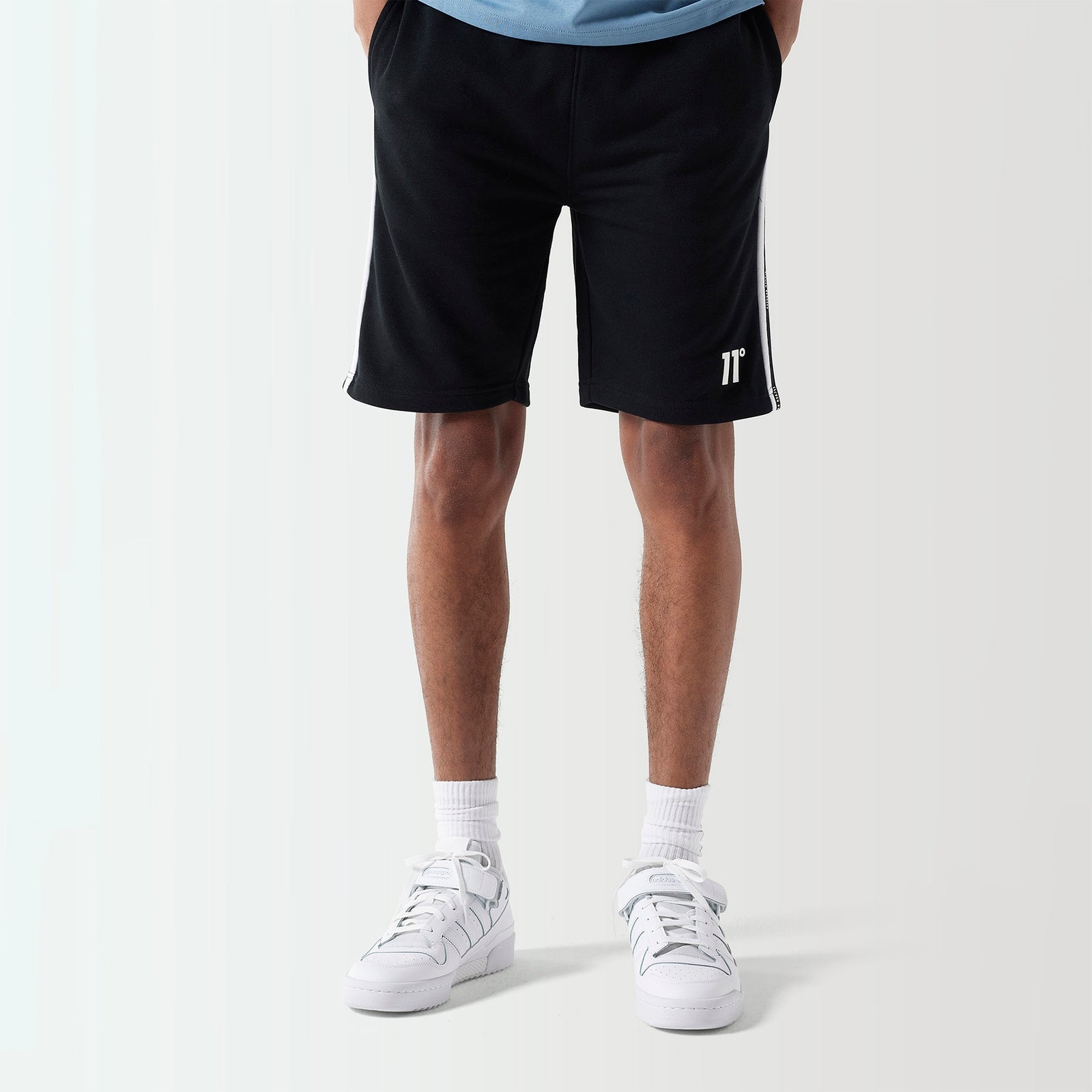 ELEVEN DEGREES SHORT HOMBRE CON CINTA COLOR NEGRO11D3889-047.