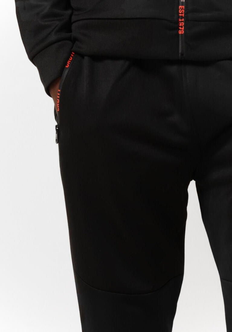 Cruyff  Pantalon Hombre Modelo Rafael  CA223018-998 Black.