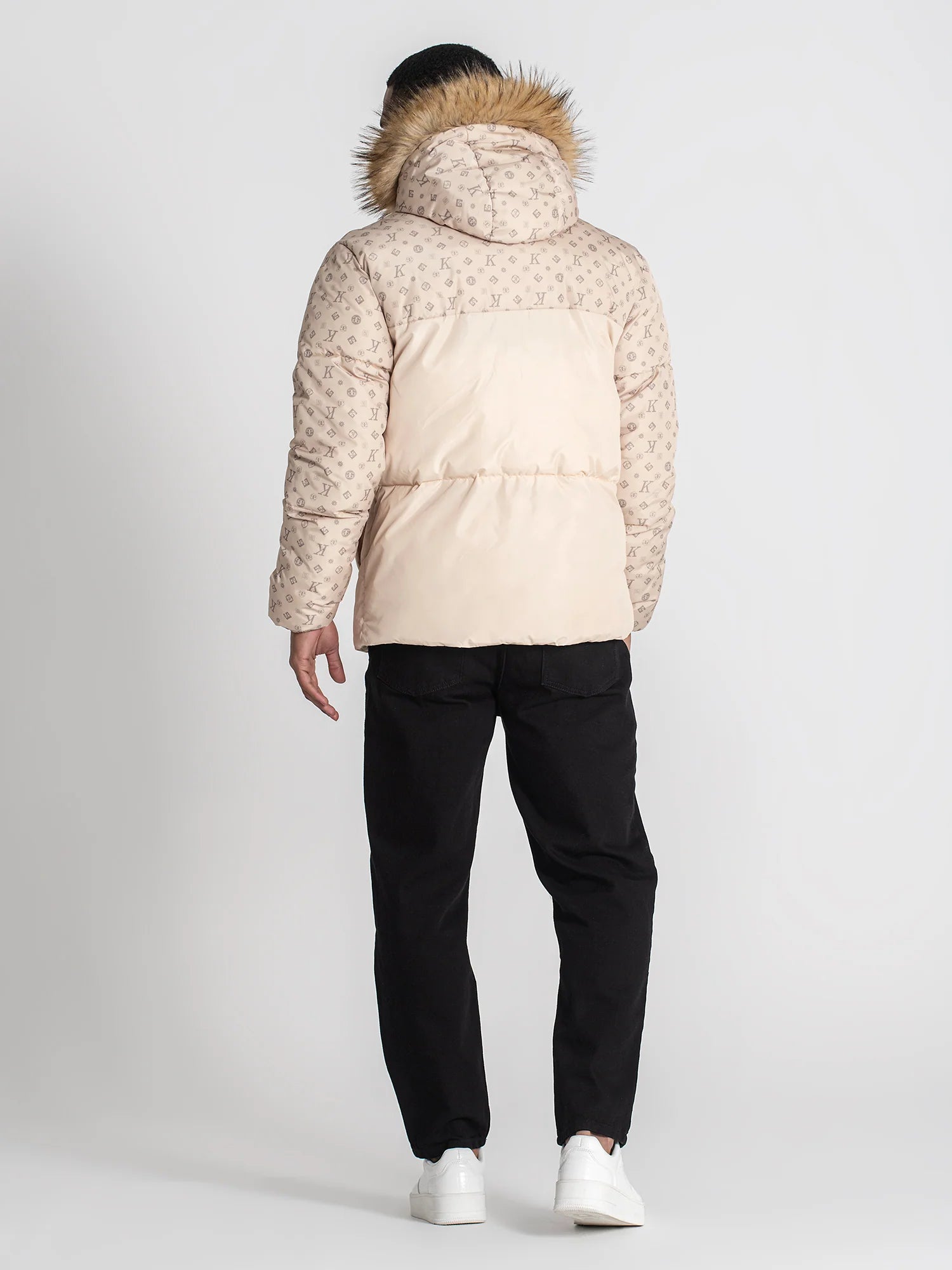 GIANNI KAVANAGH ,Cazadora Plumífero Negra Logomania GKM006986 Beige.