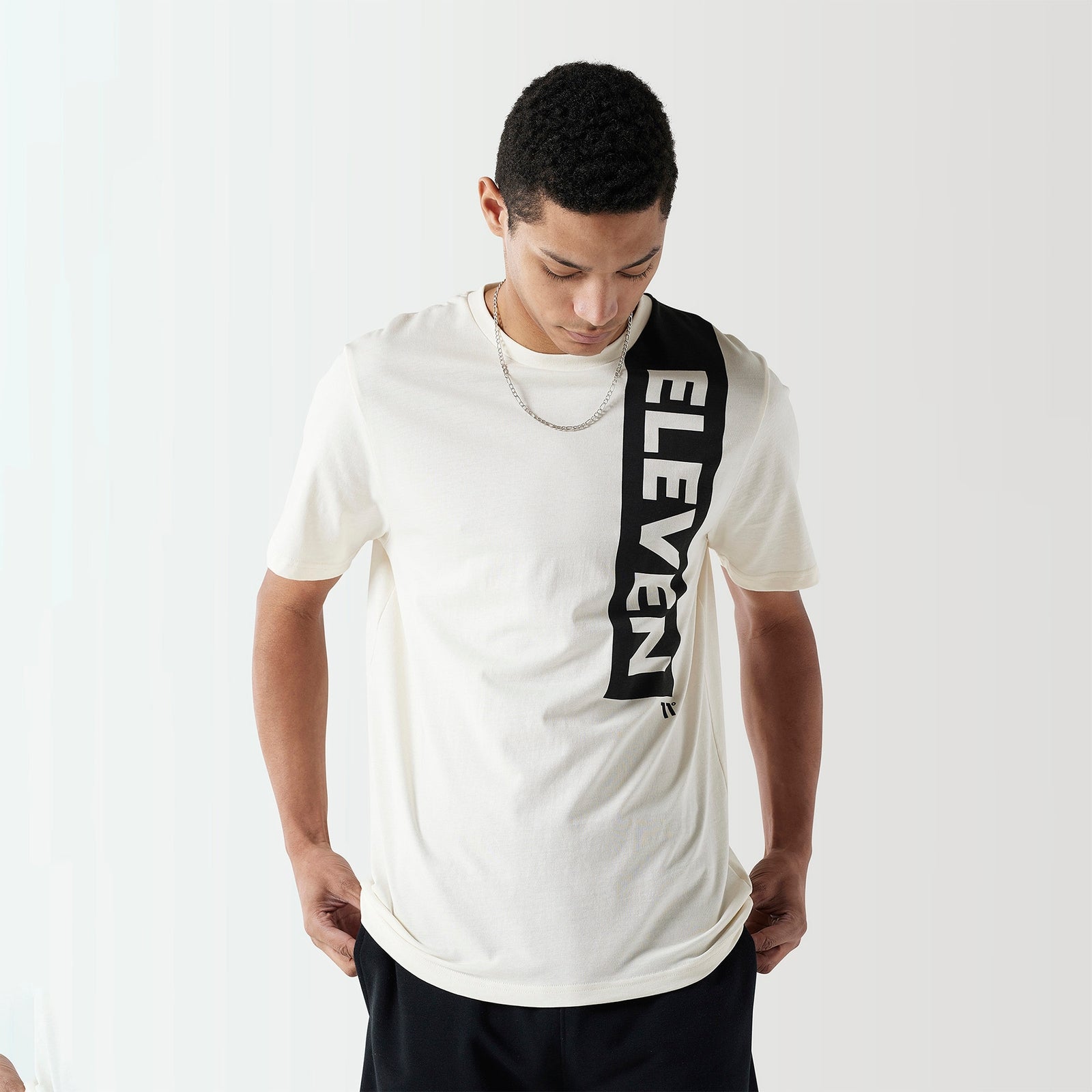 Eleven Degrees 11º Camiseta con gráfico Block - Coco 11D3701-752.