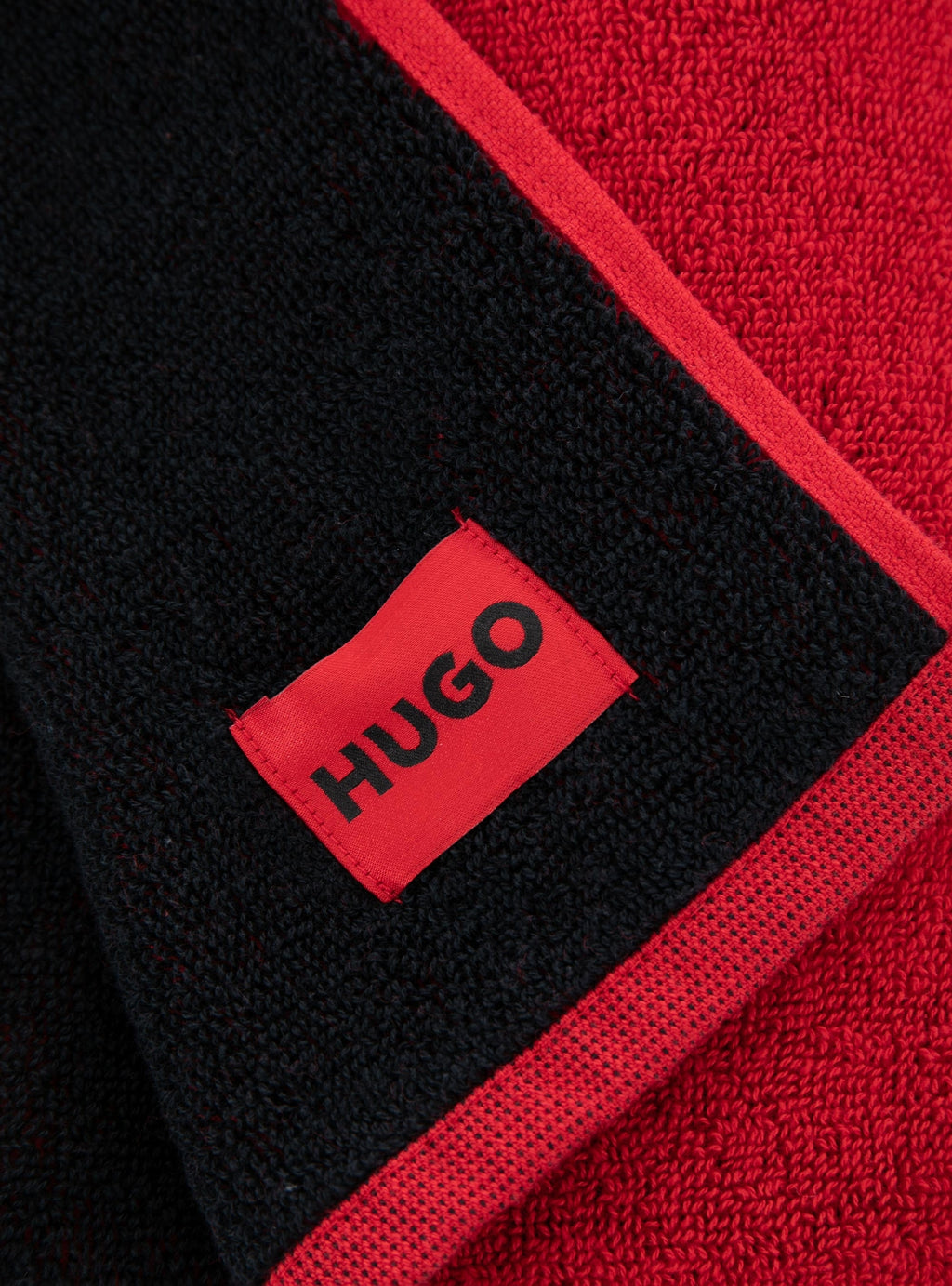 HUGO BOSS   .TOALLA DE PLAYA EN RIZO DE ALGODÓN CON LOGO DE GRAN TAMAÑO,