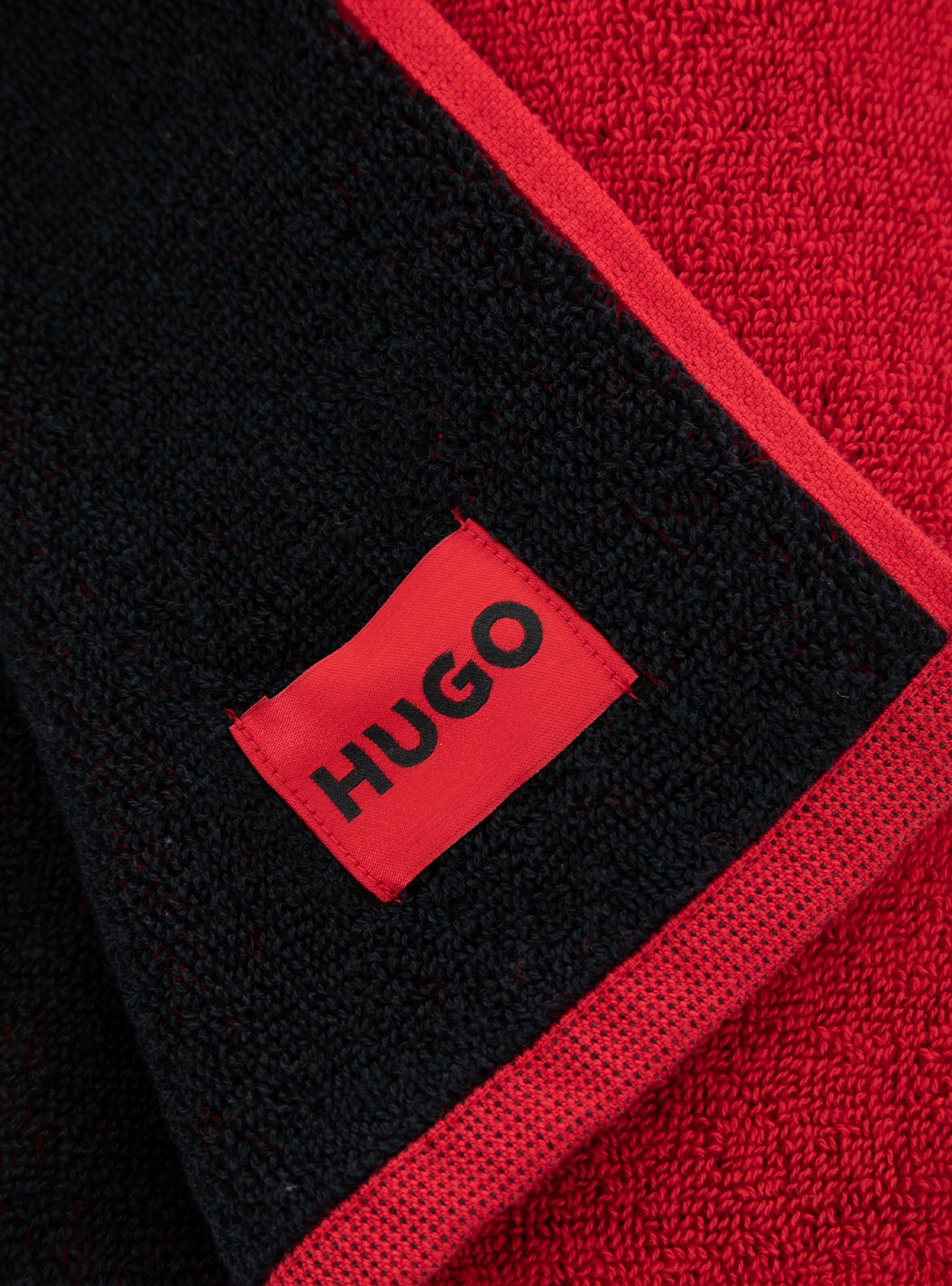 HUGO BOSS   .TOALLA DE PLAYA EN RIZO DE ALGODÓN CON LOGO DE GRAN TAMAÑO,