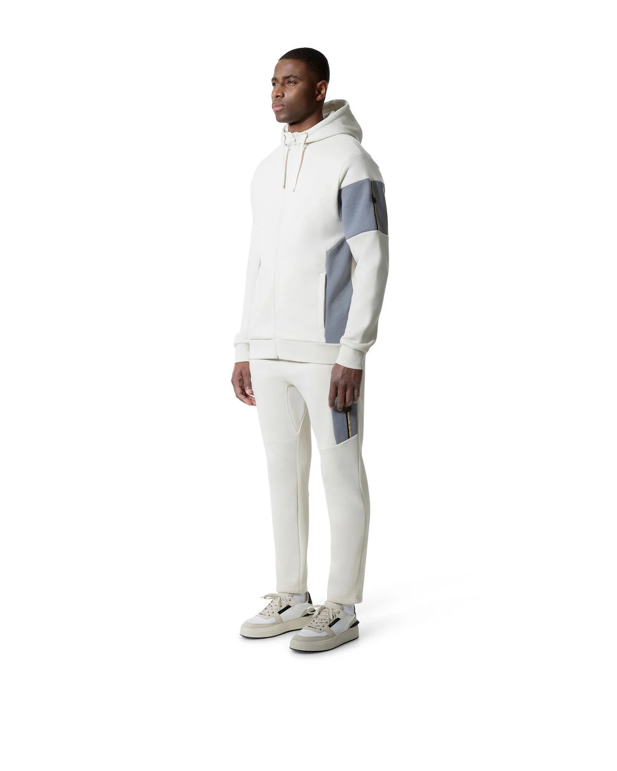 CRUYFF CHANDAL HOMBRE MODELO TORCH CA243063-160 White/Gold .
