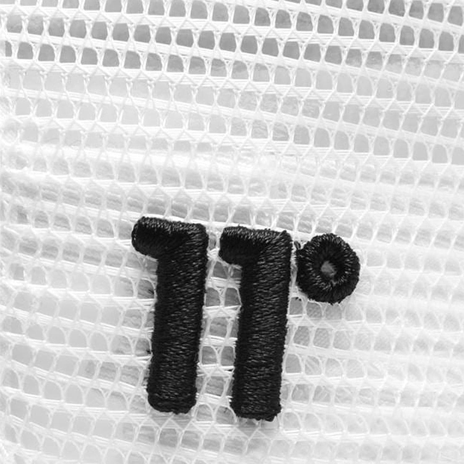 11 Degrees Gorra Trucker Negra Lisa con Red 11D082-002 White.