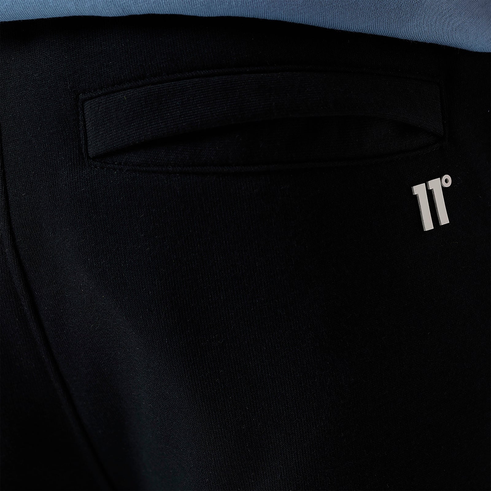 ELEVEN DEGREES SHORT HOMBRE CON CINTA COLOR NEGRO11D3889-047.