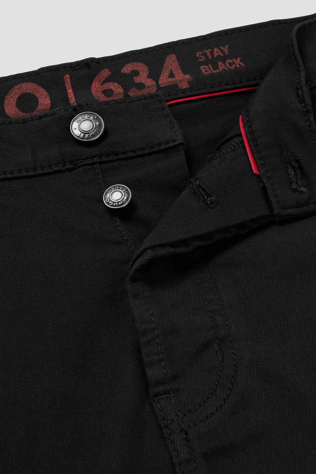 HUGO BOSS  Bermuda Hombre  Color Negro 50489821-001..