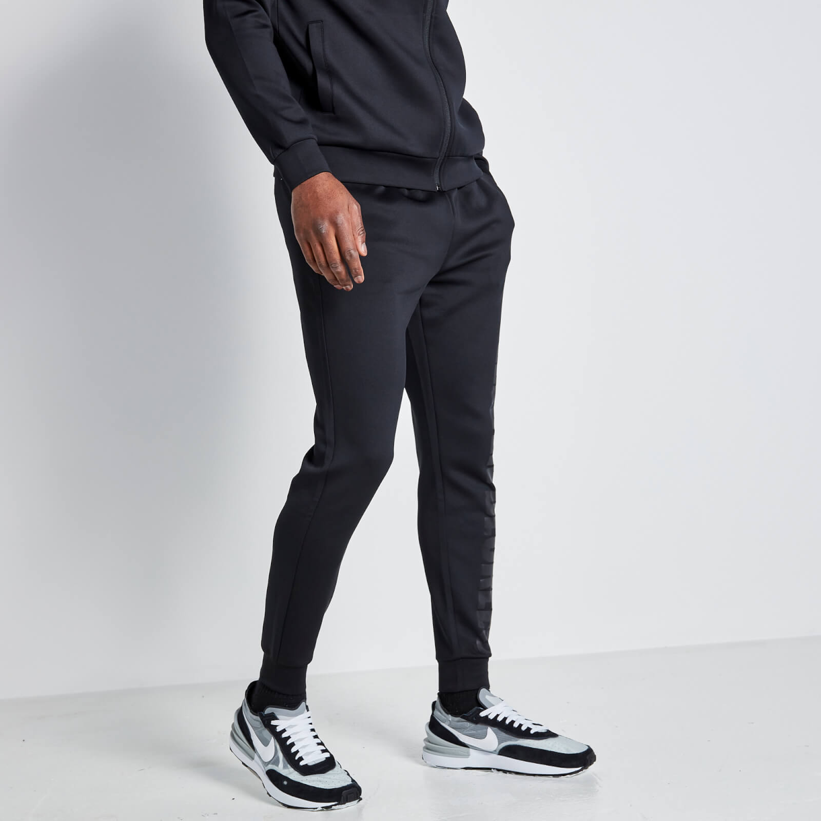Eleven Degrees Pantalon de Chandal Hombre 11D3301-001 Black.