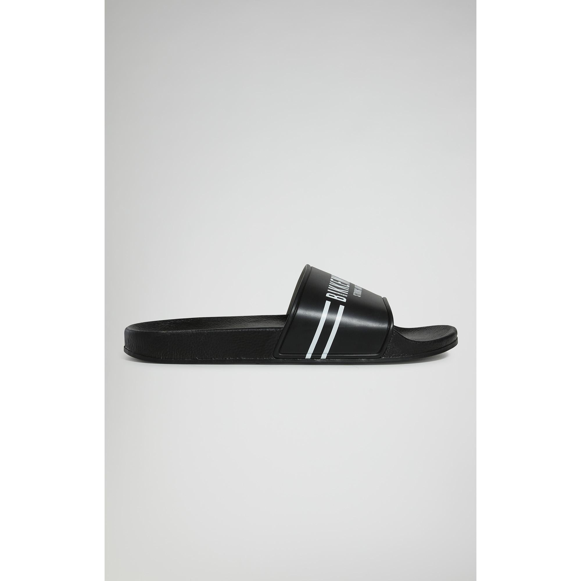 CHANCLAS BIKKEMBERGS. COLOR NEGRO.