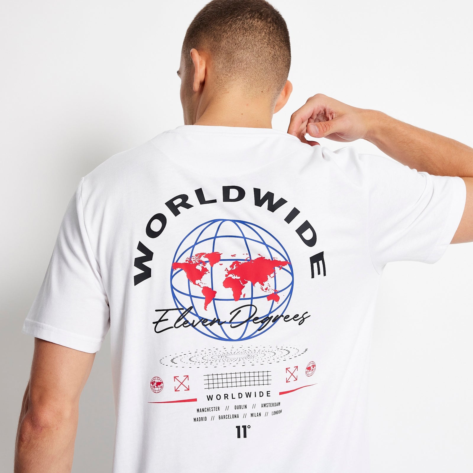 Eleven Degrees 11º Camiseta con gráfico mundial - Blanco 11D3735-002.