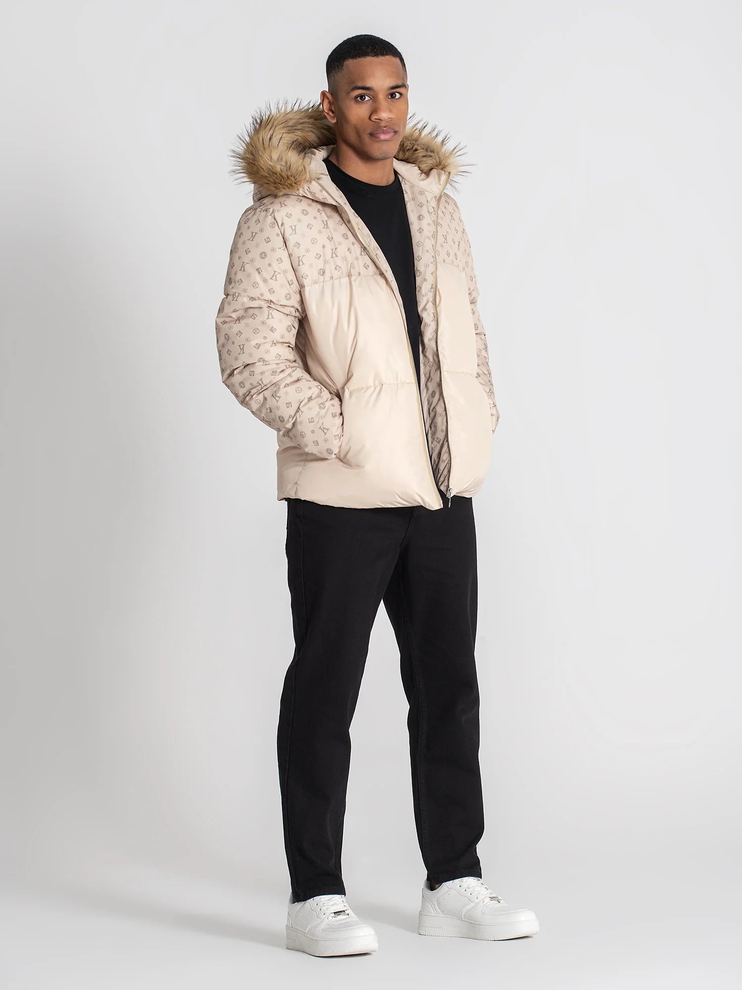 GIANNI KAVANAGH ,Cazadora Plumífero Negra Logomania GKM006986 Beige.