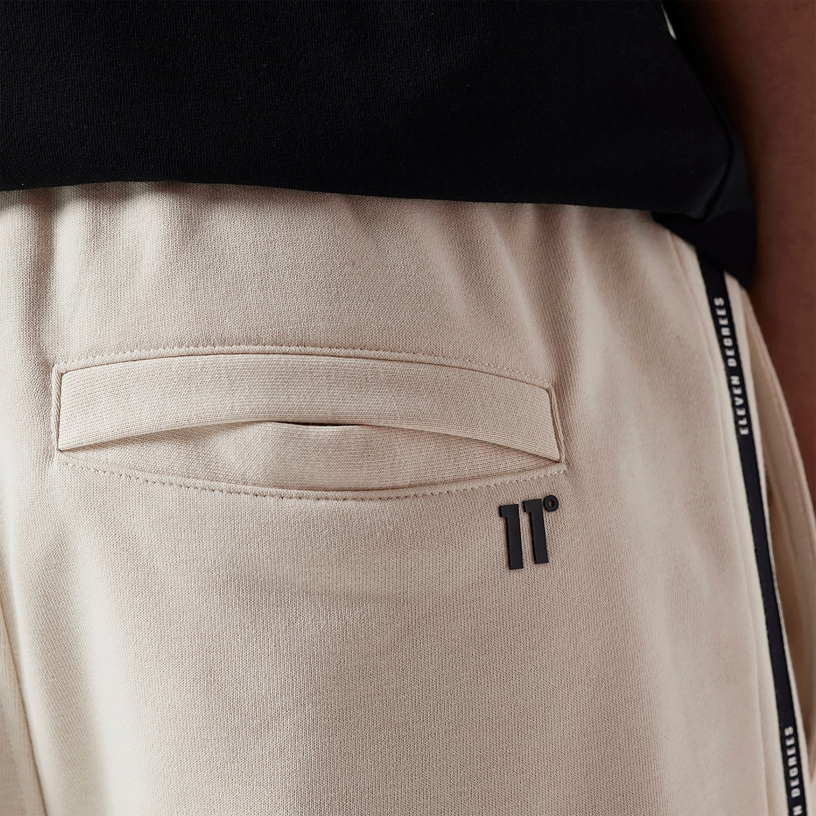 ELEVEN DEGREES SHORT HOMBRE CON CNTA 11D3889-974.